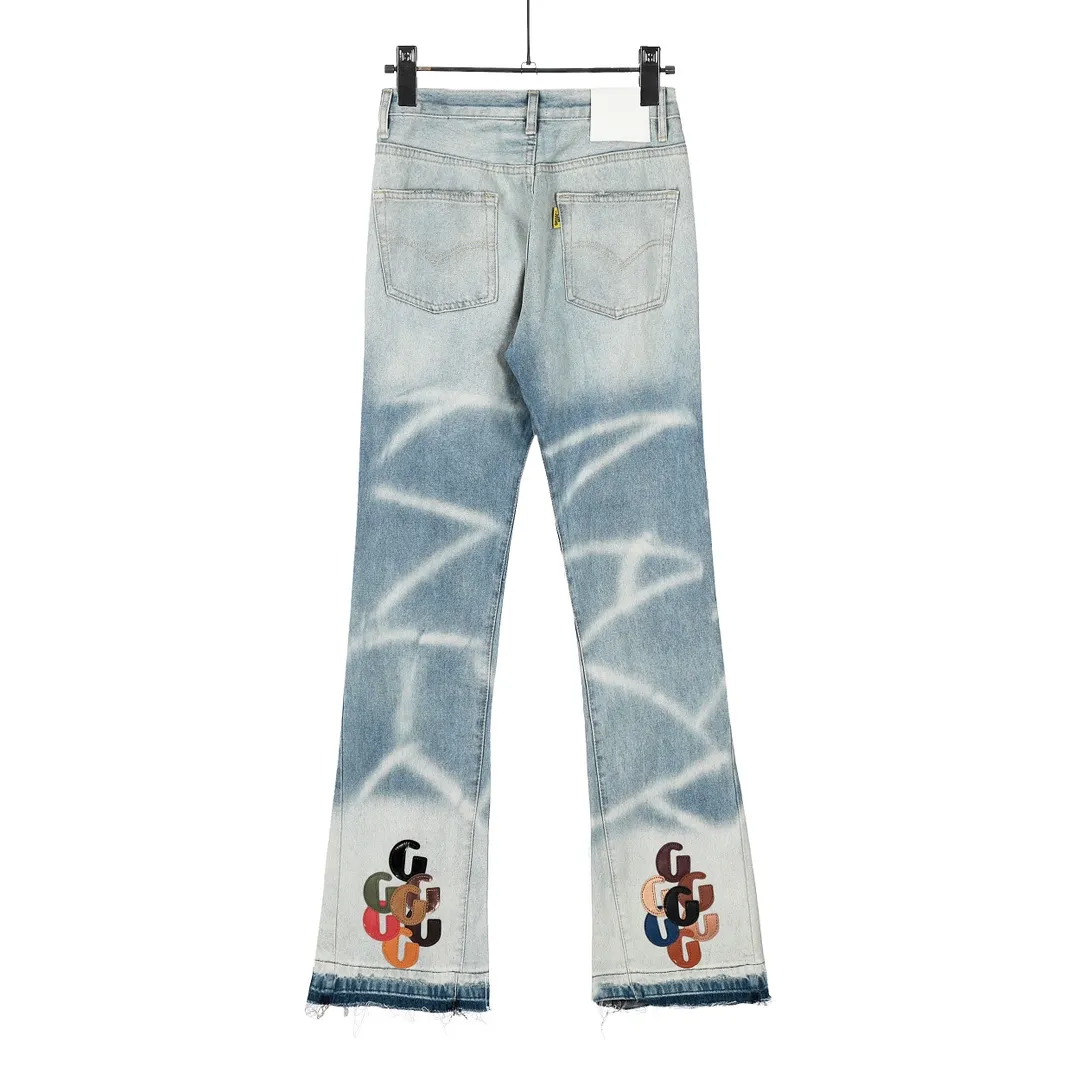 #8103 P240💰 GALLERY DEPT High Street Washed Embroidery Color Letters Water Ripple American Flare Pants Jeans -Original purchase and pattern making to truly restore the ultimate vintage texture -Original hardware accessories, washed and other elevators, QR code analysis are all purchased from the original factory, high degree of restoration, you are welcome to compare with a certain product ~ -Three-dimensional version Loose and comfortable, not picky about the figure, taller and slimmer, factory Seiko, original factory quality control, same style for men and women, can be matched with couples Versatile recommendation: must-have jeans for all seasons Color: blue Size: S-XXL (28-36)
